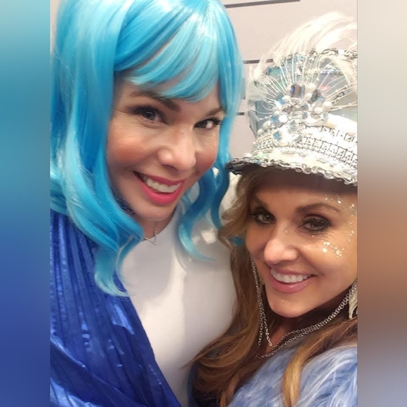 Holigraphic Irodescent Captains Hat W Feathers & Bling Embelleshments - Picture 12 of 14